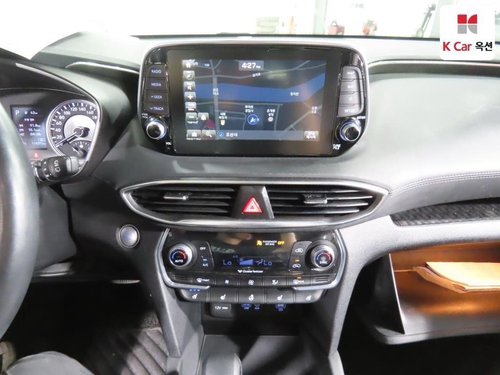 Hyundai Santa Fe IV (2018 - ) image