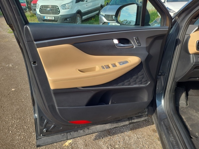 Hyundai Santa Fe IV (2018 - ) image