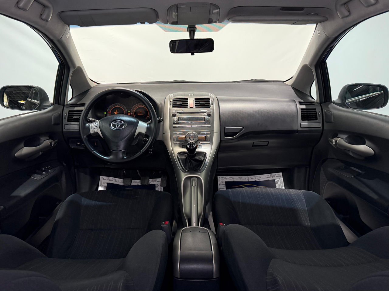 Toyota Auris 2006 - 2012 image