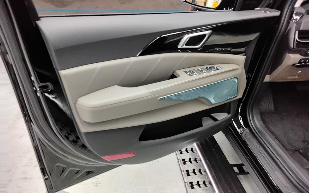 Kia Carnival IV (2020 - ) image