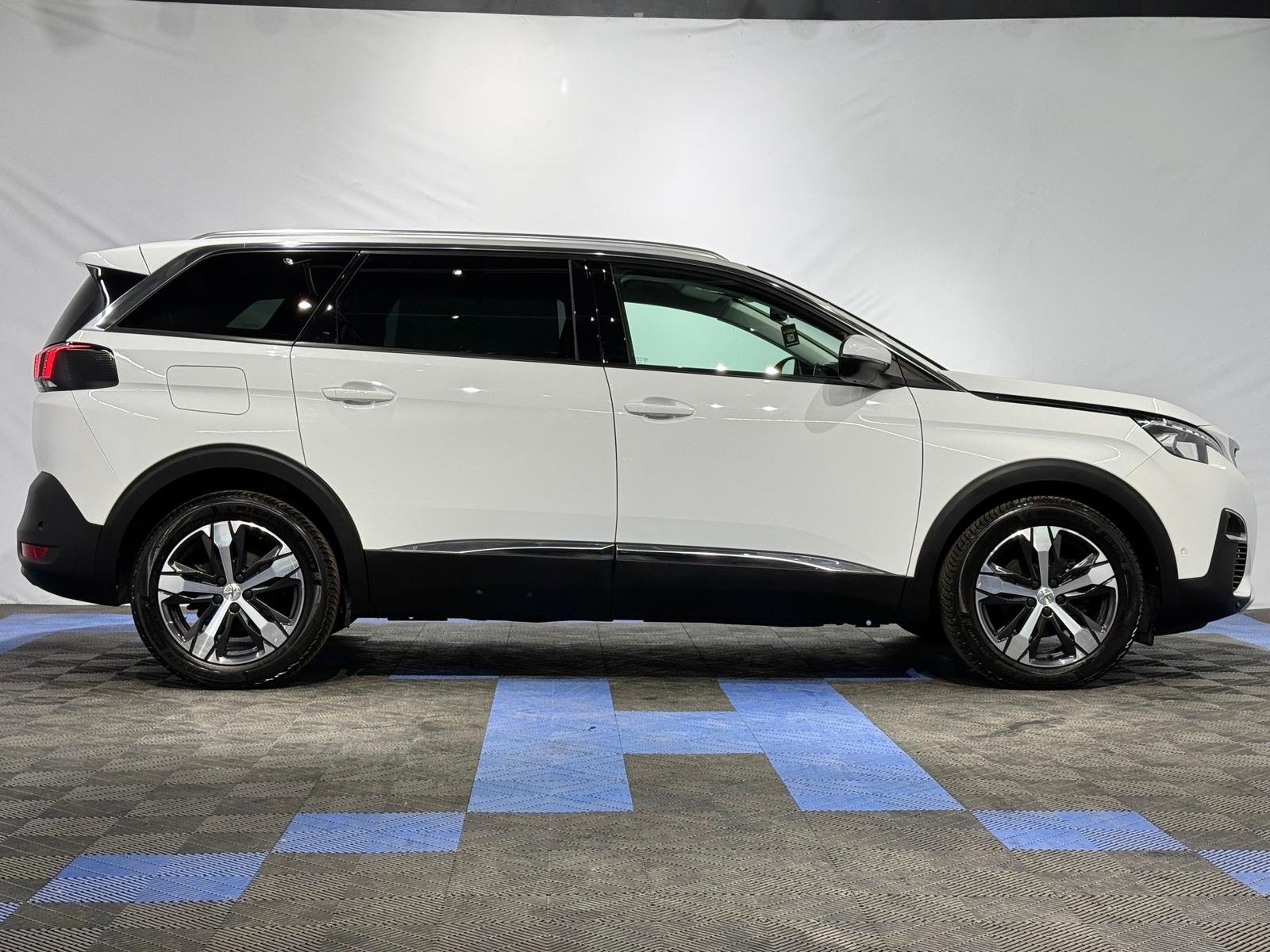 Peugeot 5008 II (2017 - ) image