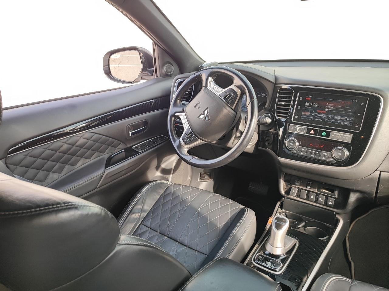 Mitsubishi Outlander I (2013 - 2018) image