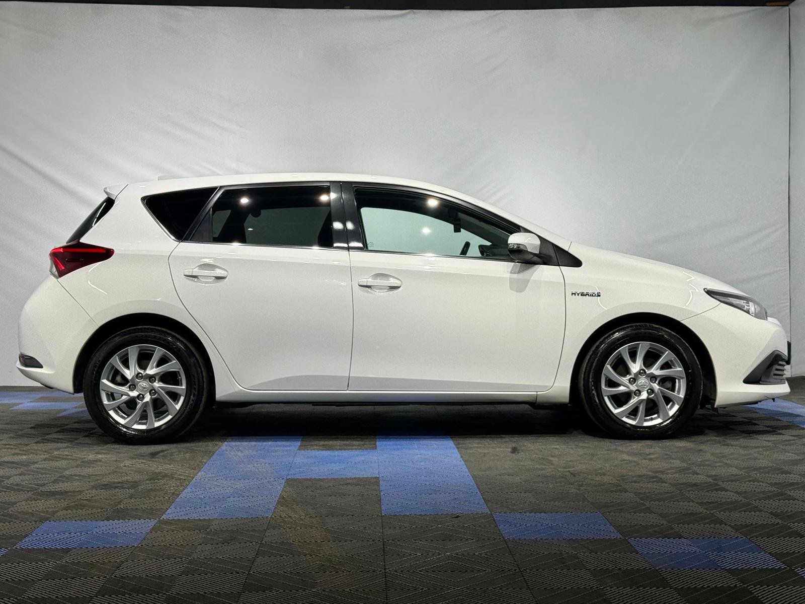 Toyota Auris 2012 - 2018 image