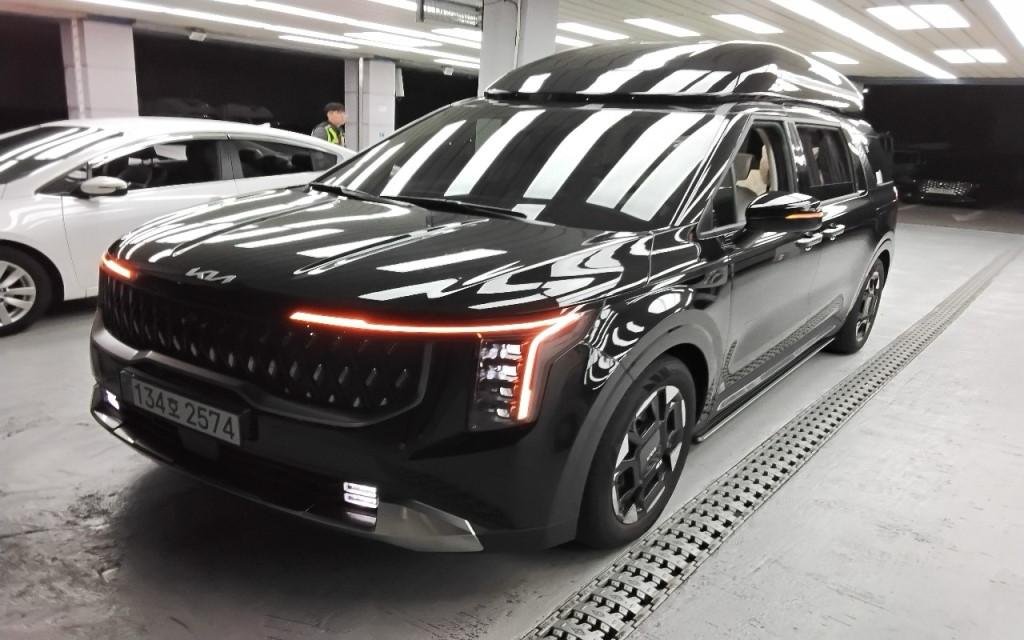 Kia Carnival IV (2020 - ) image