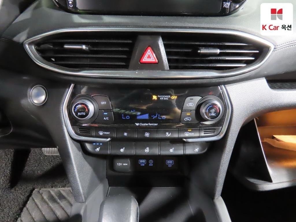 Hyundai Santa Fe IV (2018 - ) image