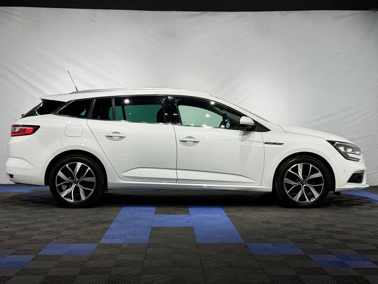Renault Megane IV (2016 - ) image