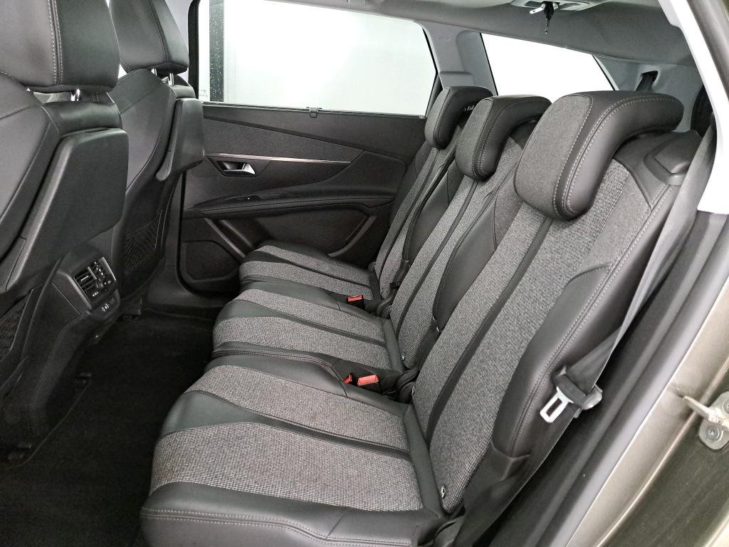 Peugeot 5008 II (2017 - ) image