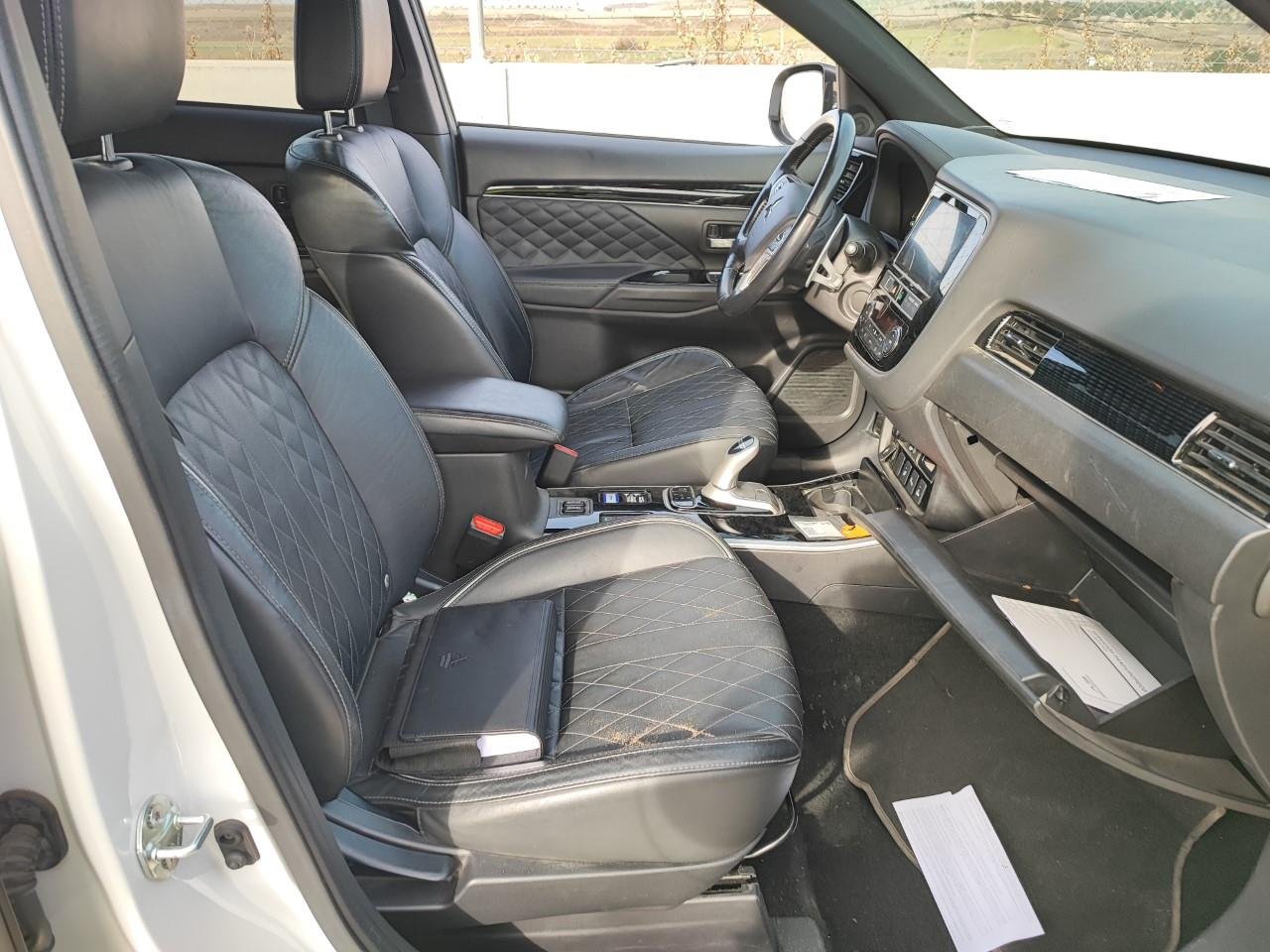 Mitsubishi Outlander I (2013 - 2018) image