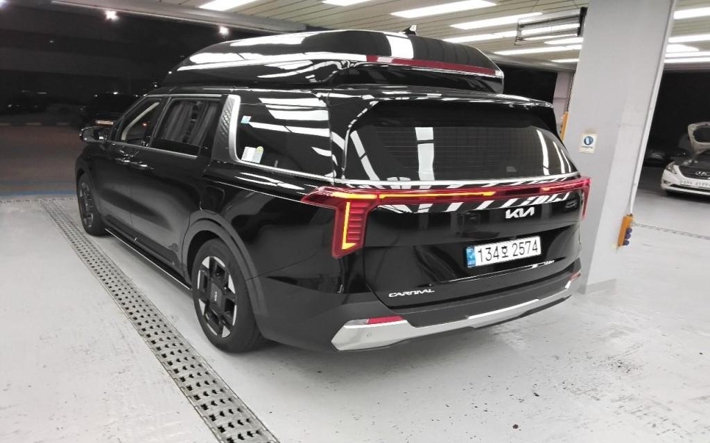Kia Carnival IV (2020 - ) image