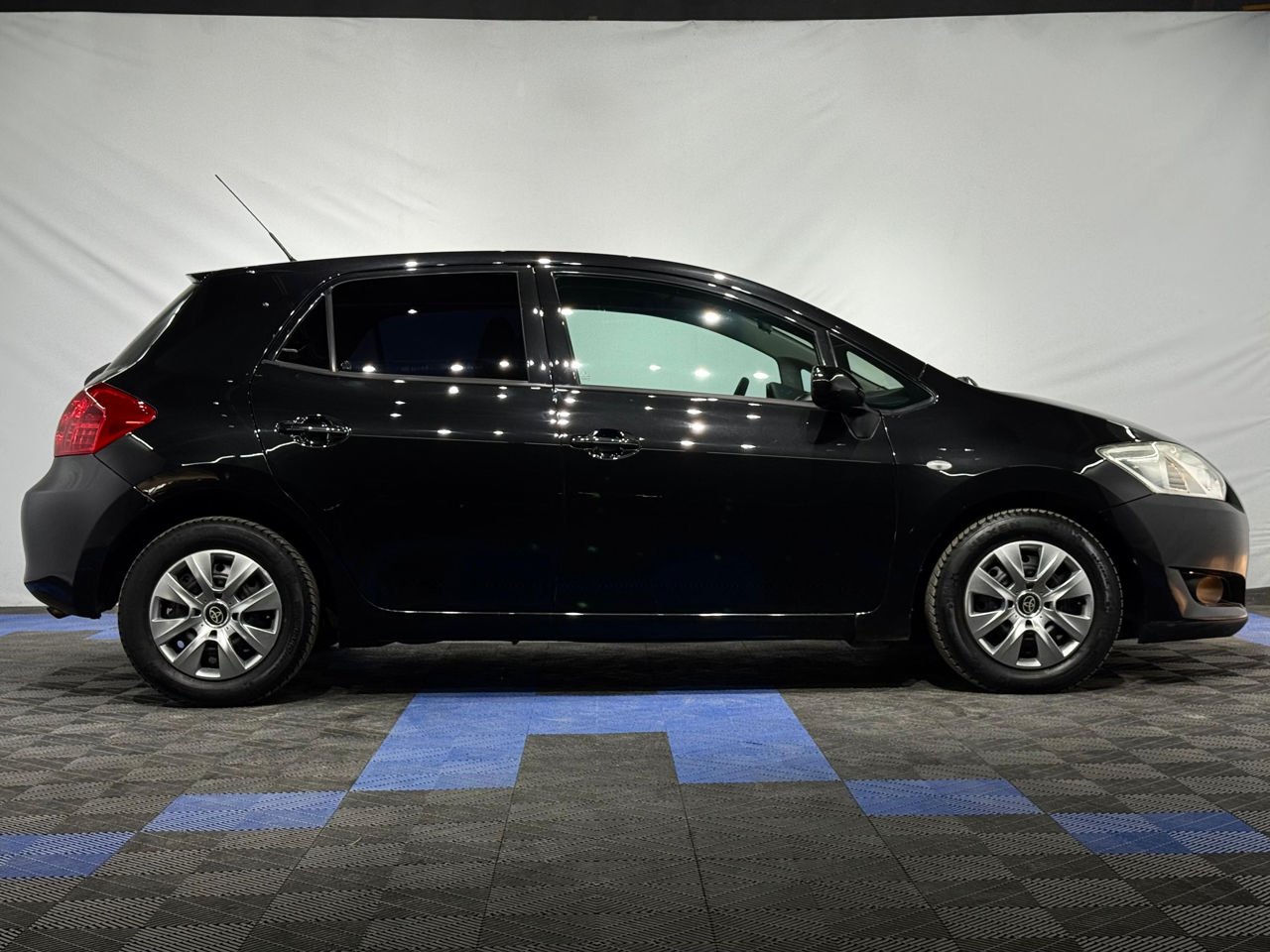 Toyota Auris 2006 - 2012 image