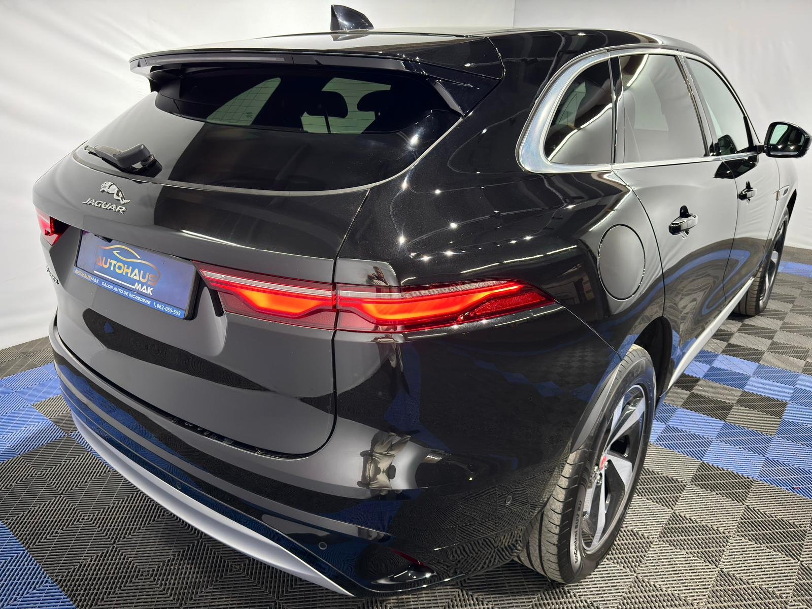 Jaguar F-PACE I (2015 - ) image