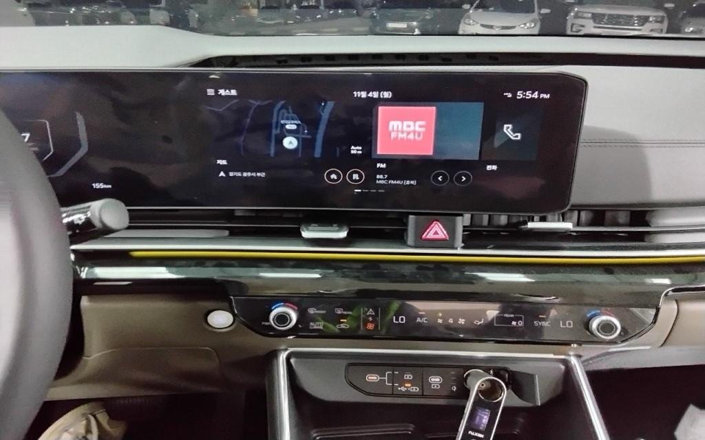 Kia Carnival IV (2020 - ) image