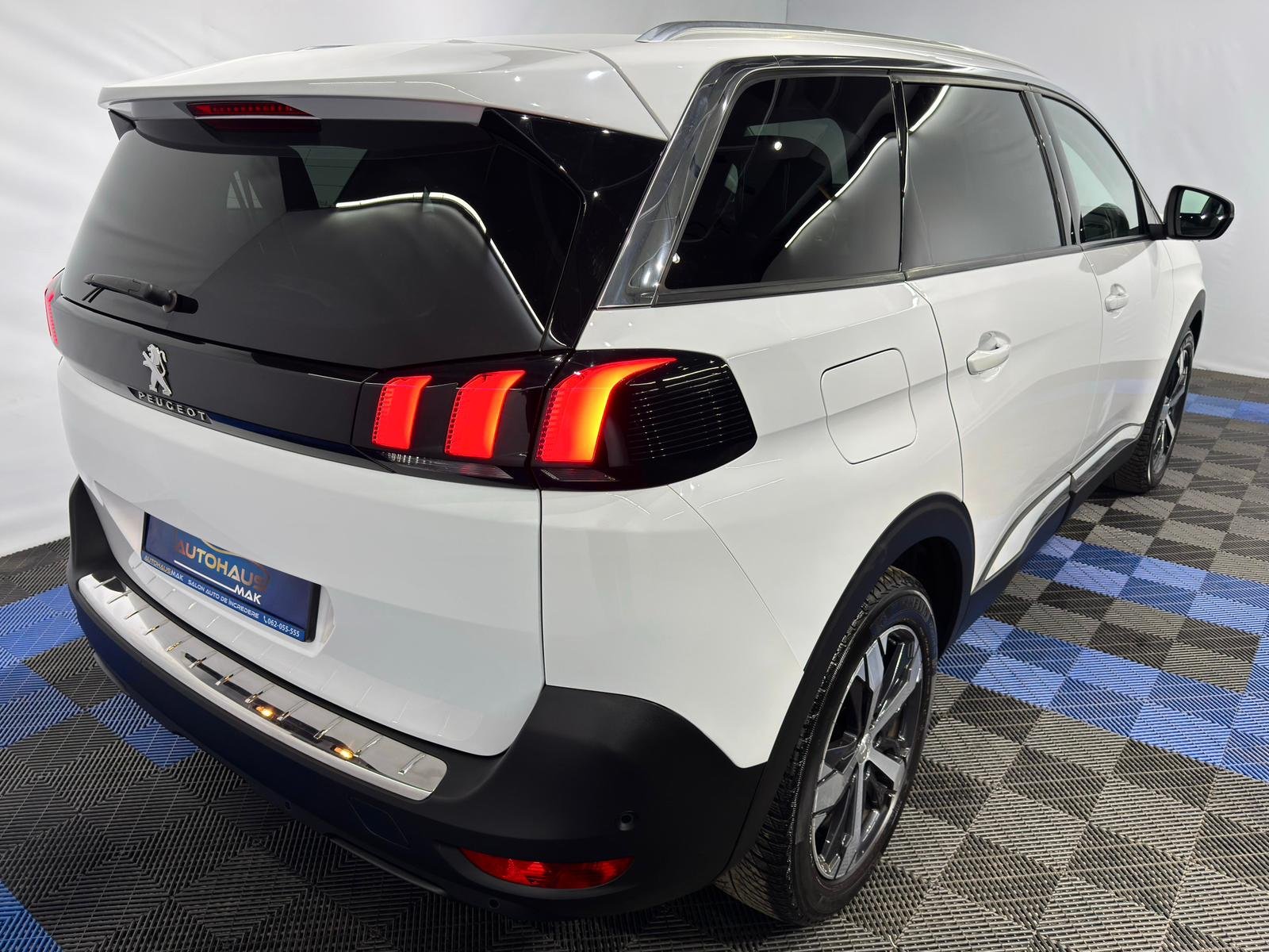 Peugeot 5008 II (2017 - ) image