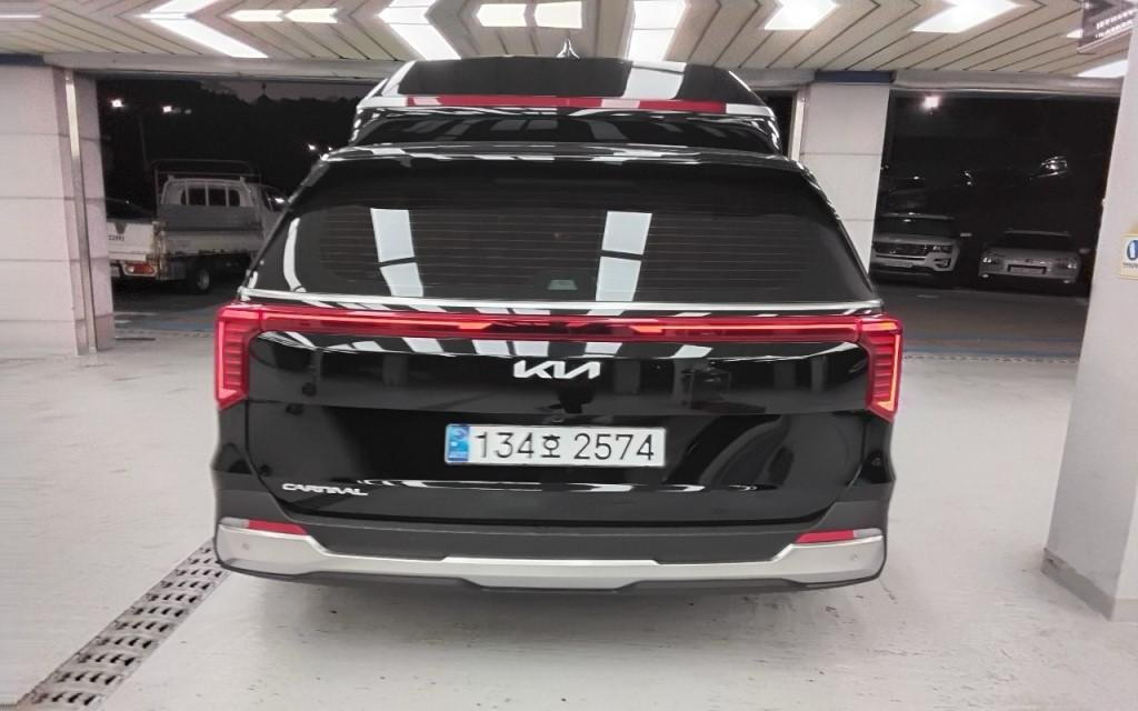 Kia Carnival IV (2020 - ) image