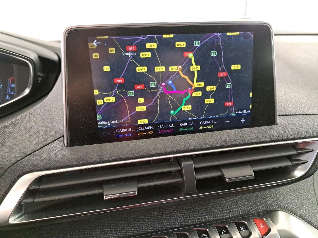 Peugeot 5008 II (2017 - ) image