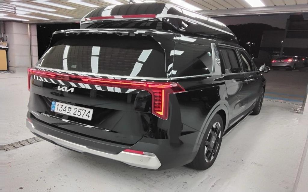 Kia Carnival IV (2020 - ) image