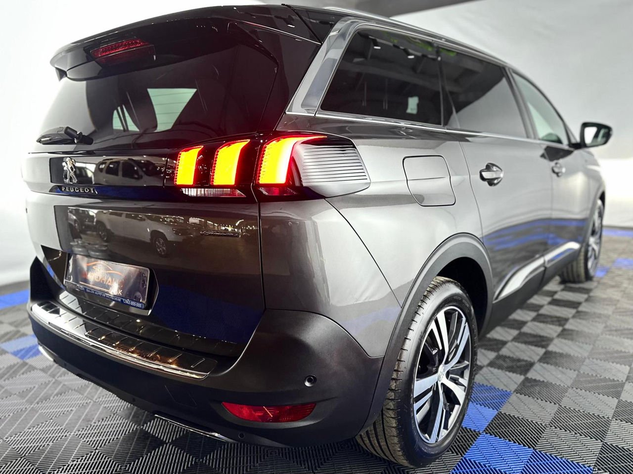 Peugeot 5008 II (2017 - ) image