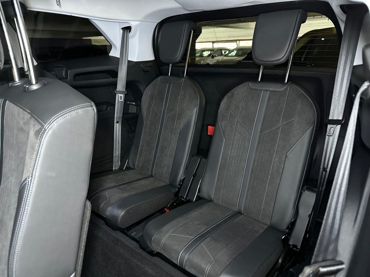 Peugeot 5008 II (2017 - ) image