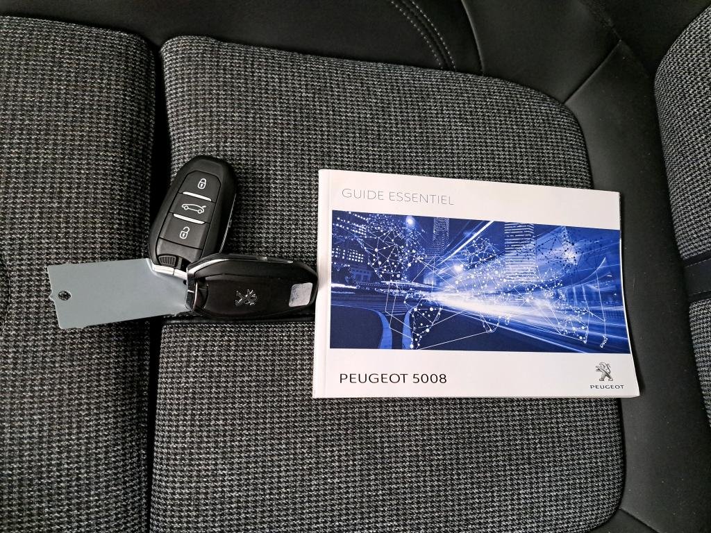 Peugeot 5008 II (2017 - ) image