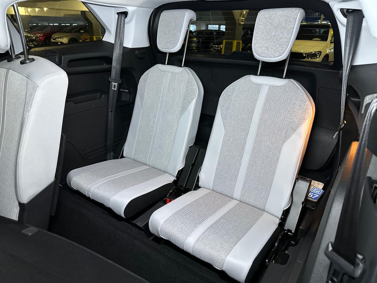 Peugeot 5008 II (2017 - ) image